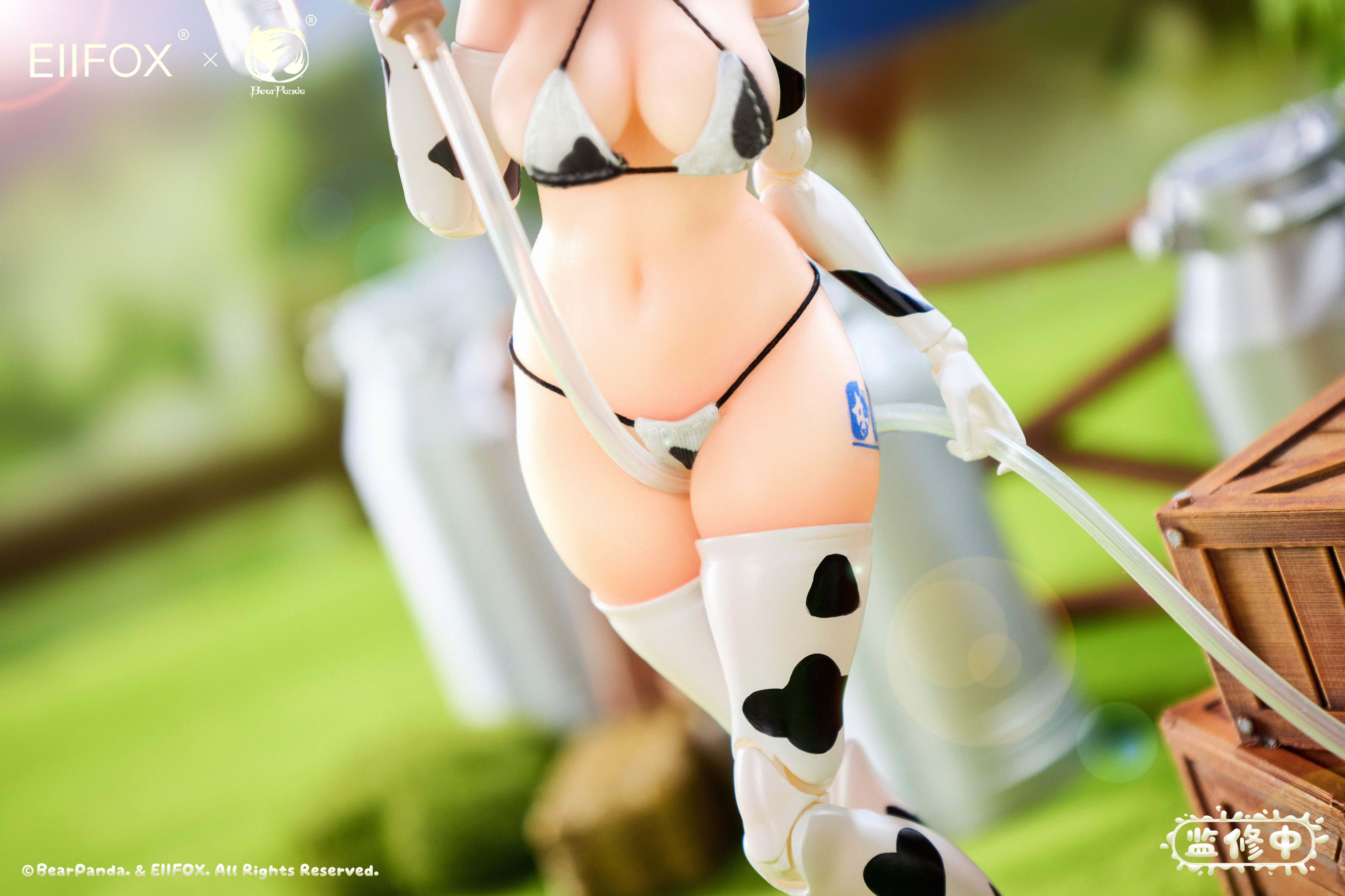 BEARPANDA x EIIFOX COW MOMO 1/8 SCALE ACTION FIGURE