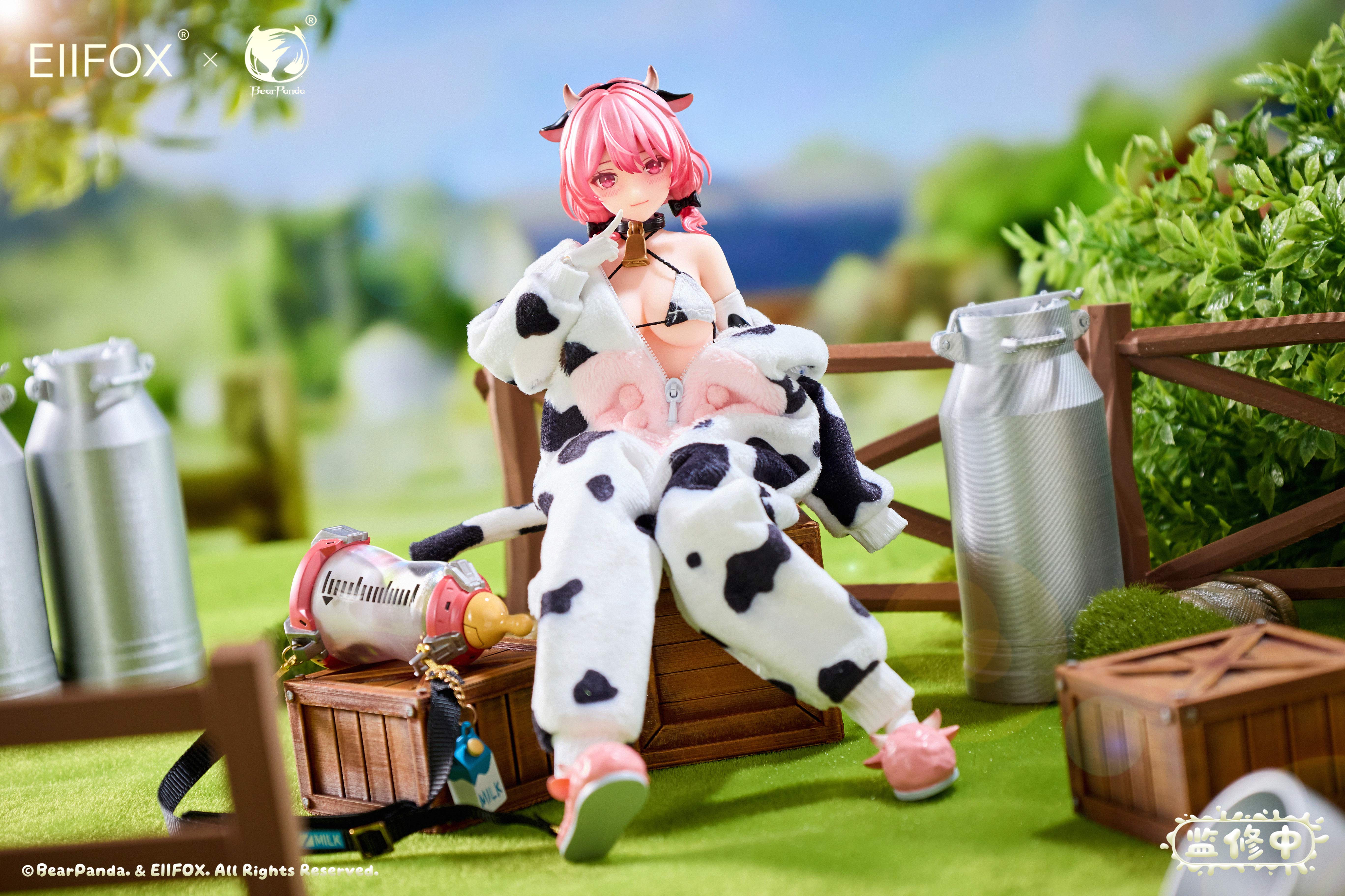 BEARPANDA x EIIFOX COW MOMO 1/8 SCALE ACTION FIGURE