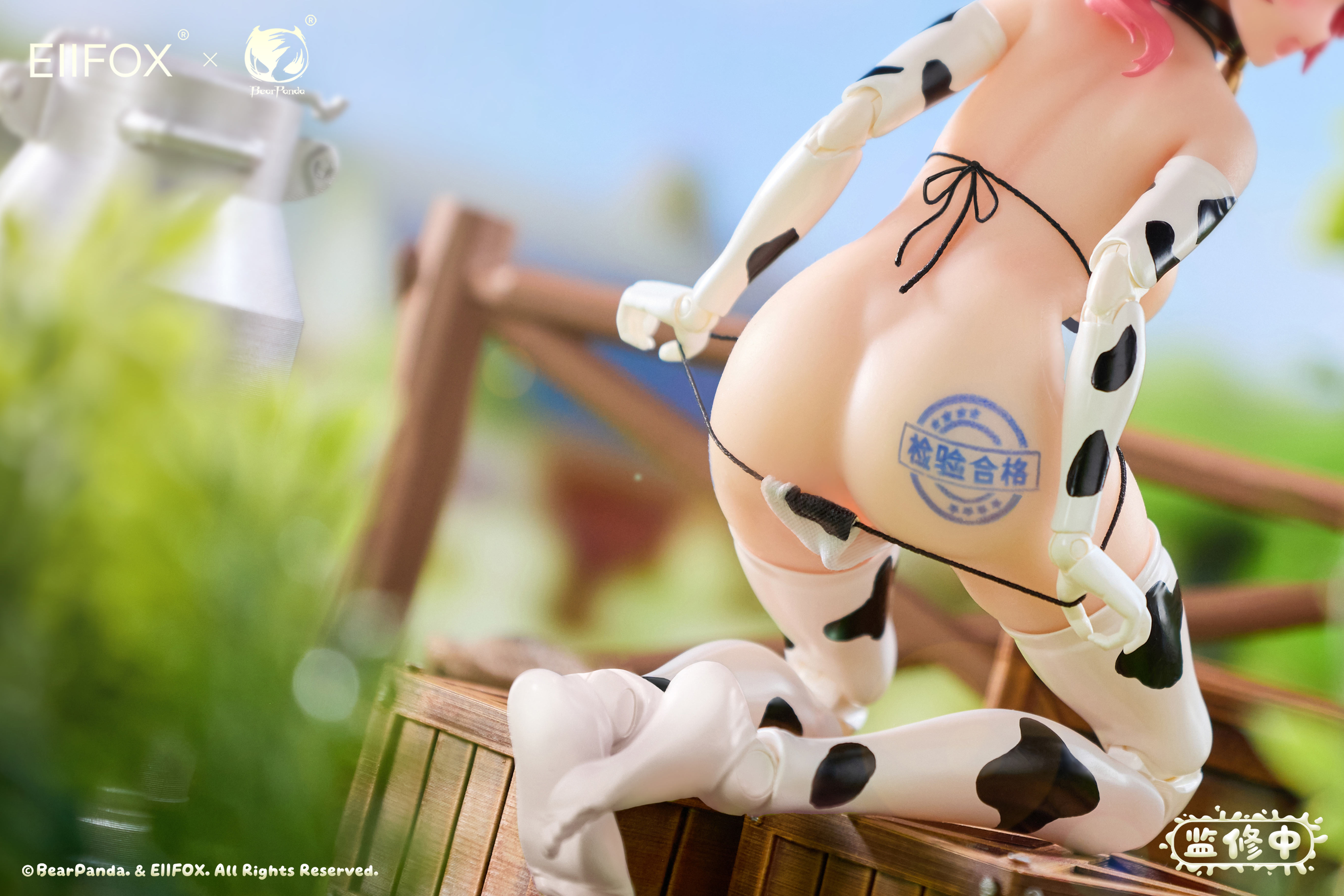 BEARPANDA x EIIFOX COW MOMO 1/8 SCALE ACTION FIGURE
