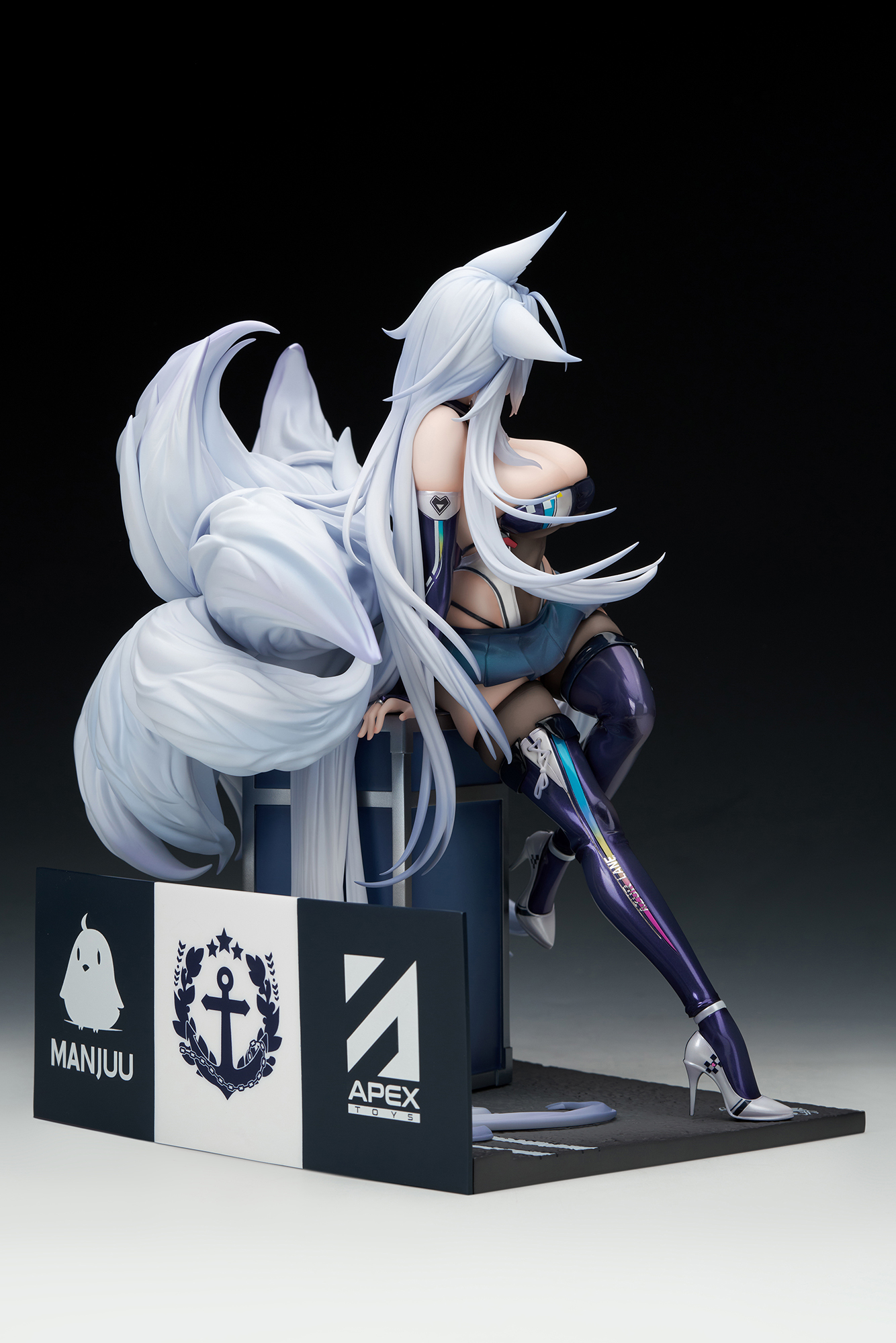 "Azur Lane" Shinano Moonlit Chrome Ver. Special Edition with LED Acrylic Display Case