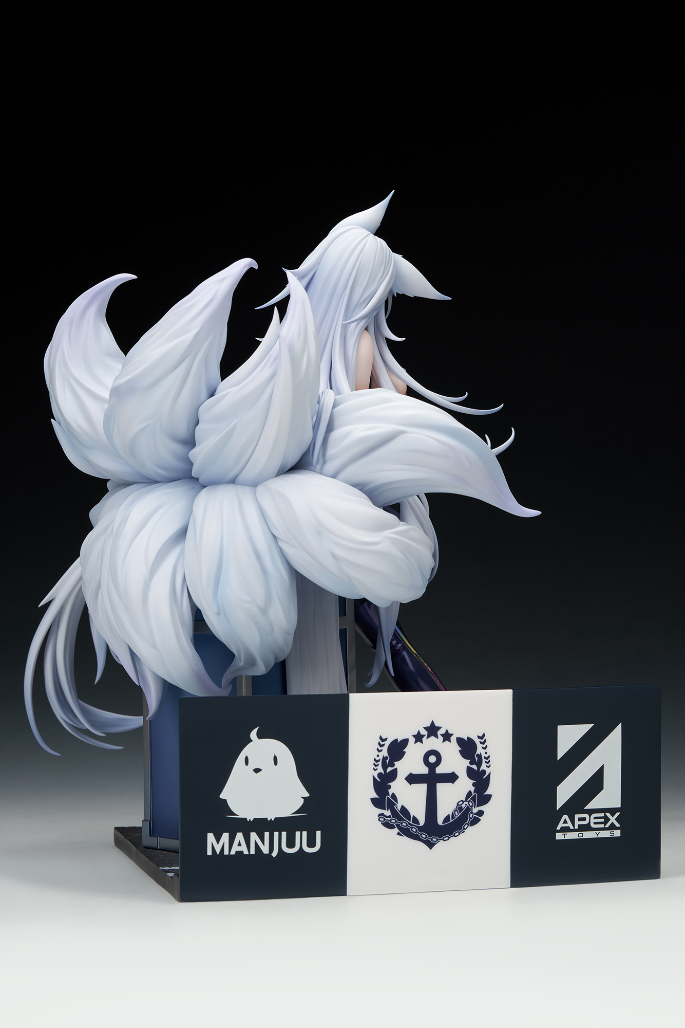 "Azur Lane" Shinano Moonlit Chrome Ver. Special Edition with LED Acrylic Display Case