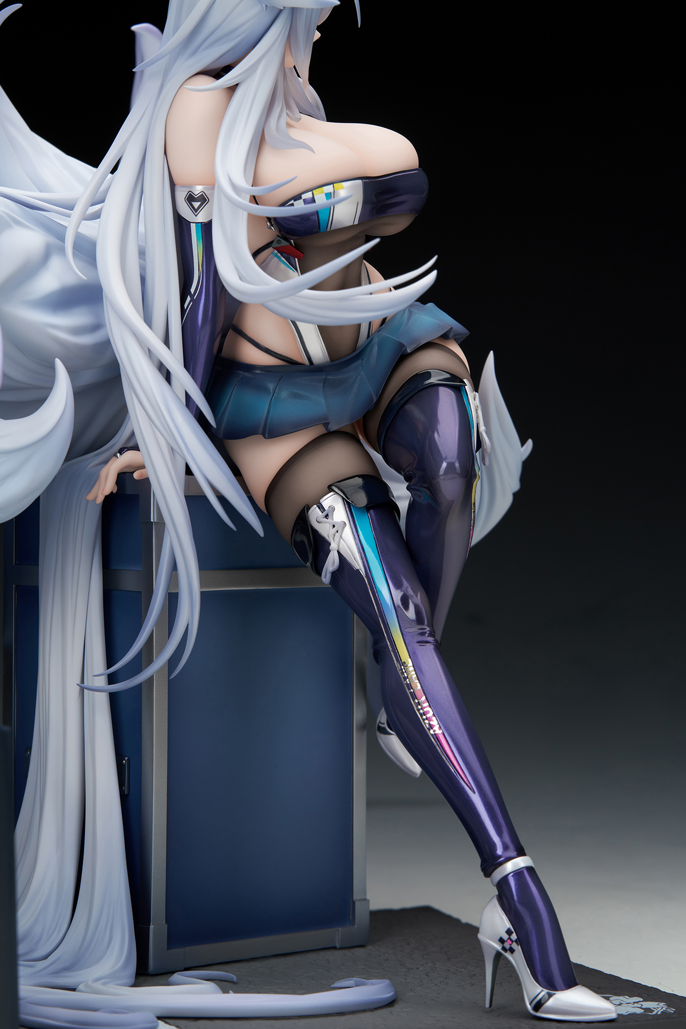 "Azur Lane" Shinano Moonlit Chrome Ver. Special Edition with LED Acrylic Display Case