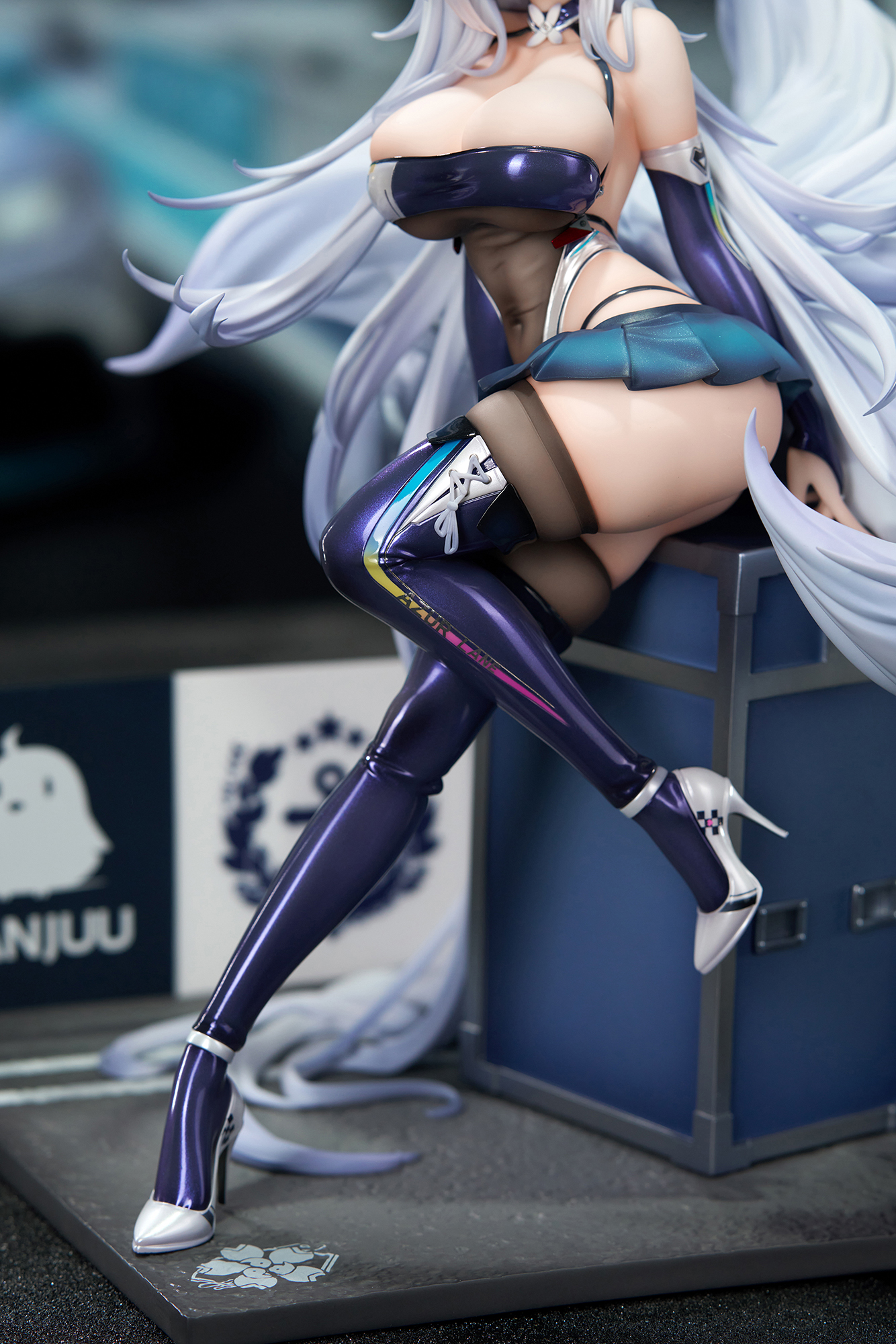 "Azur Lane" Shinano Moonlit Chrome Ver. Special Edition with LED Acrylic Display Case
