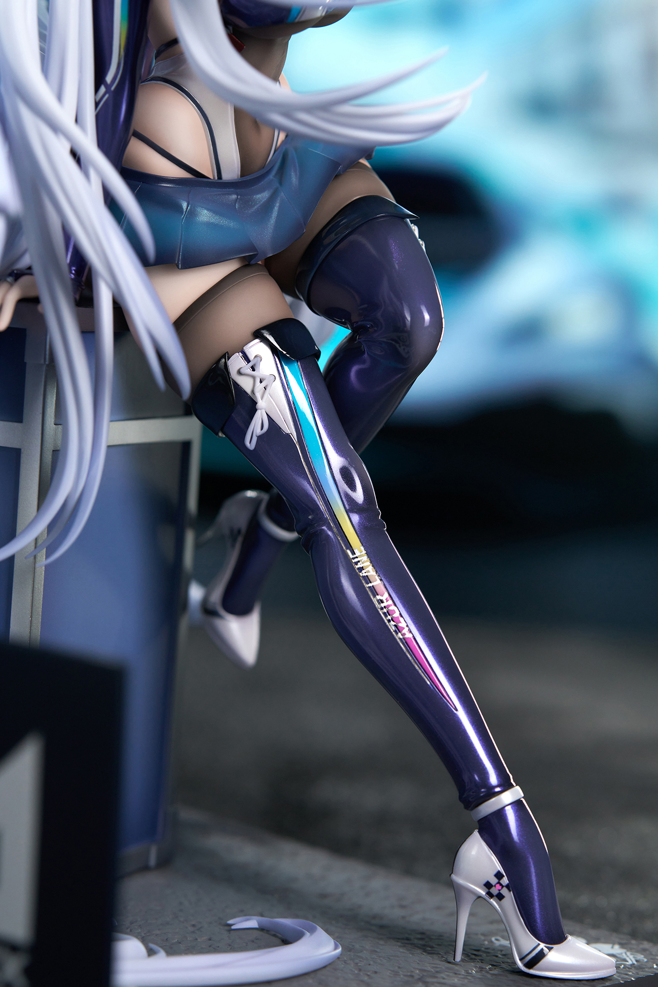 "Azur Lane" Shinano Moonlit Chrome Ver. Special Edition with LED Acrylic Display Case