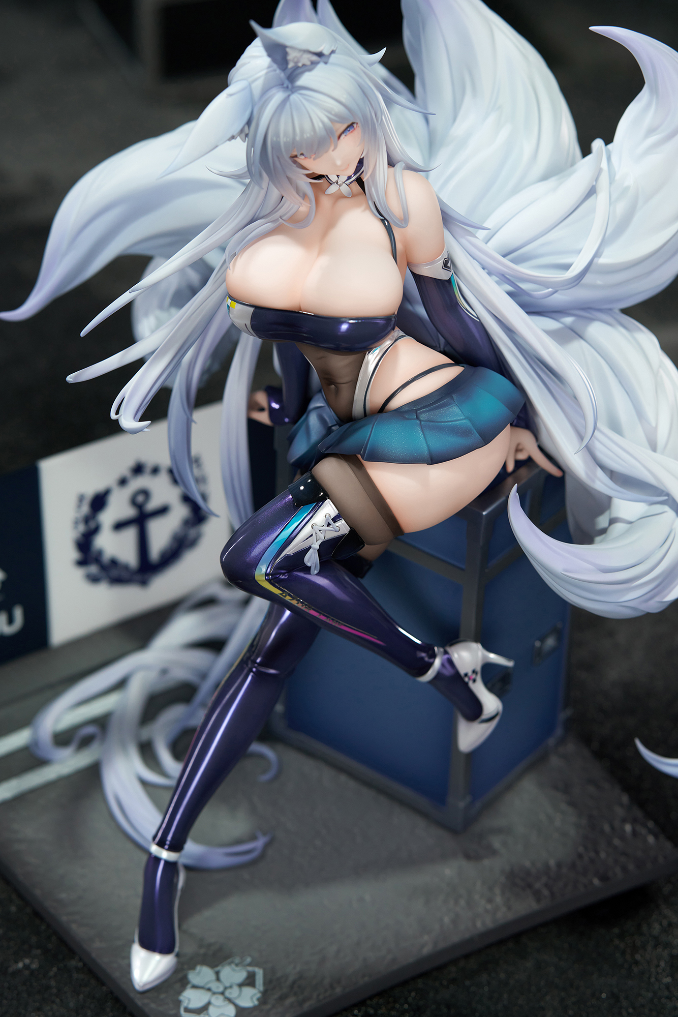 "Azur Lane" Shinano Moonlit Chrome Ver. Special Edition with LED Acrylic Display Case