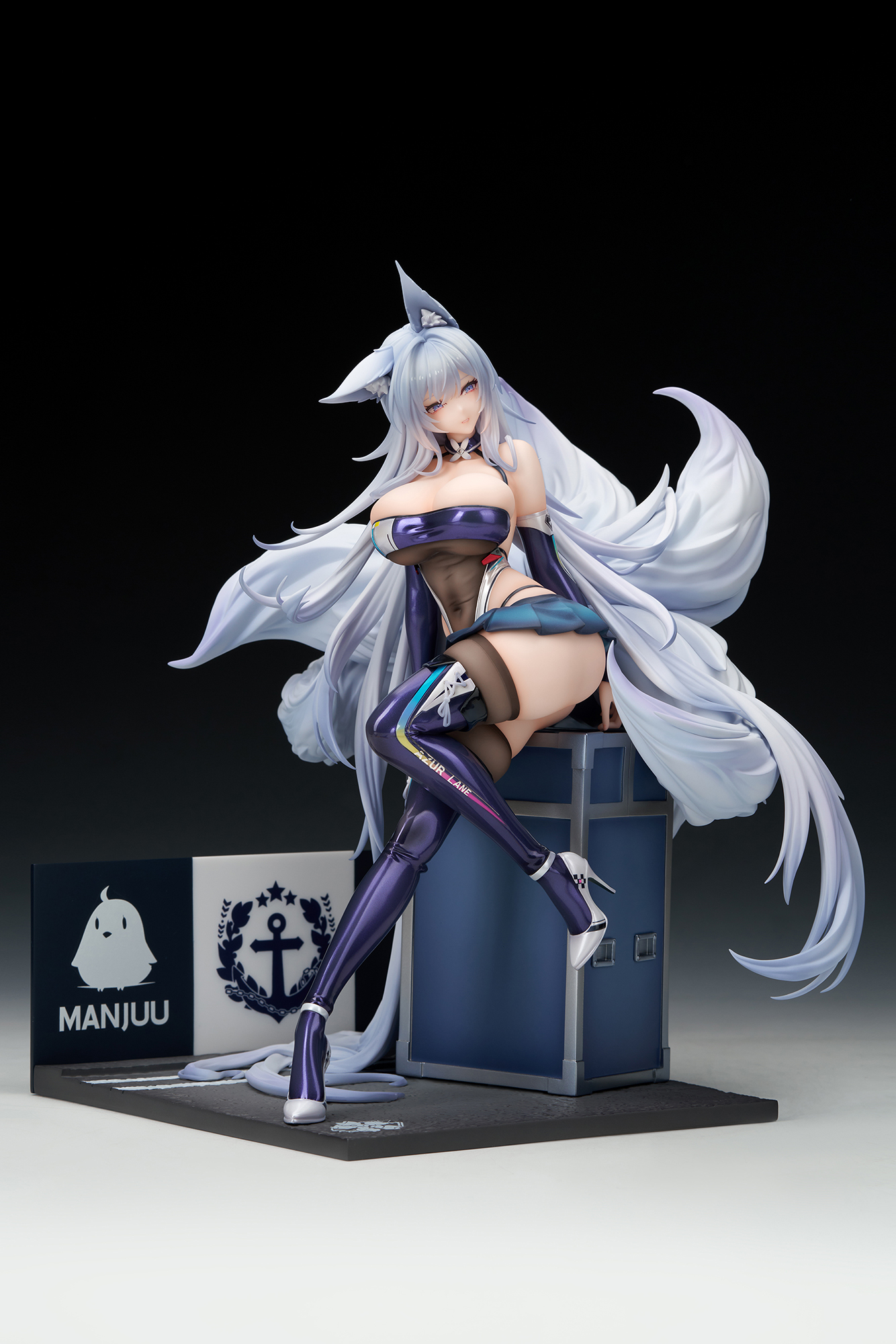 "Azur Lane" Shinano Moonlit Chrome Ver. Special Edition with LED Acrylic Display Case