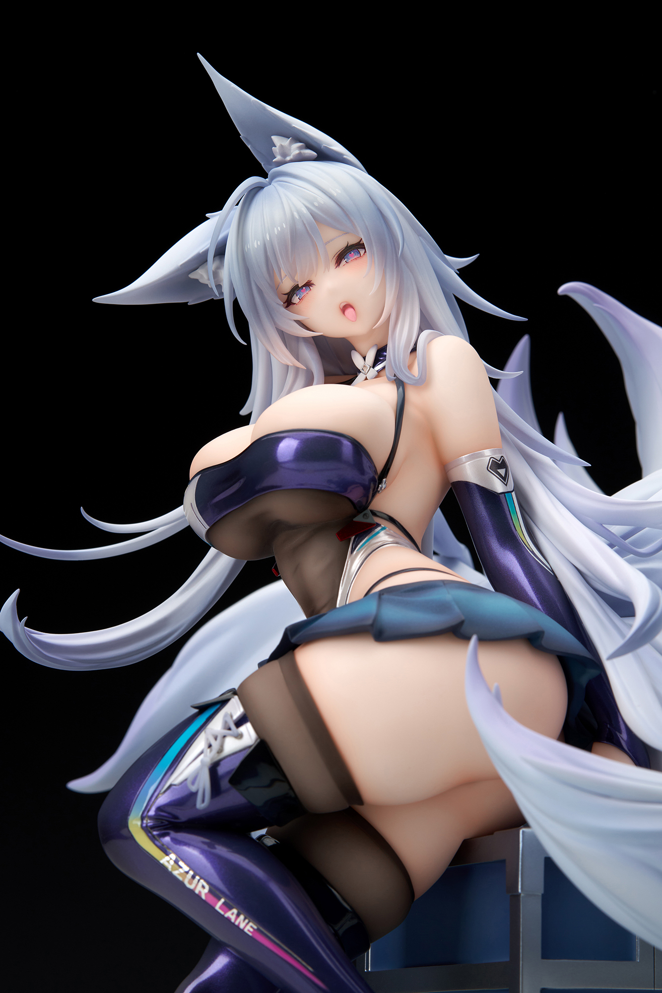"Azur Lane" Shinano Moonlit Chrome Ver. Special Edition with LED Acrylic Display Case
