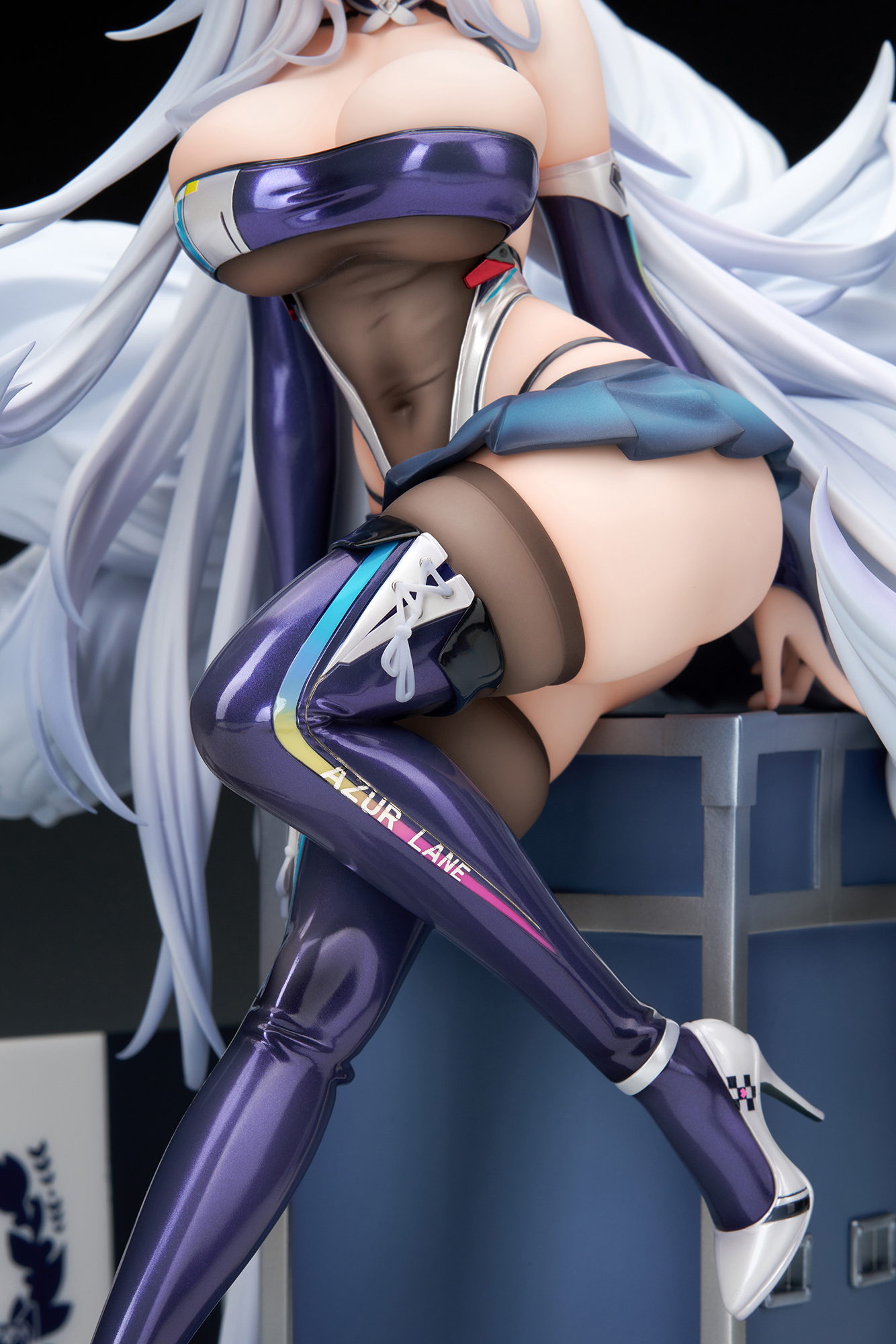"Azur Lane" Shinano Moonlit Chrome Ver. Special Edition with LED Acrylic Display Case