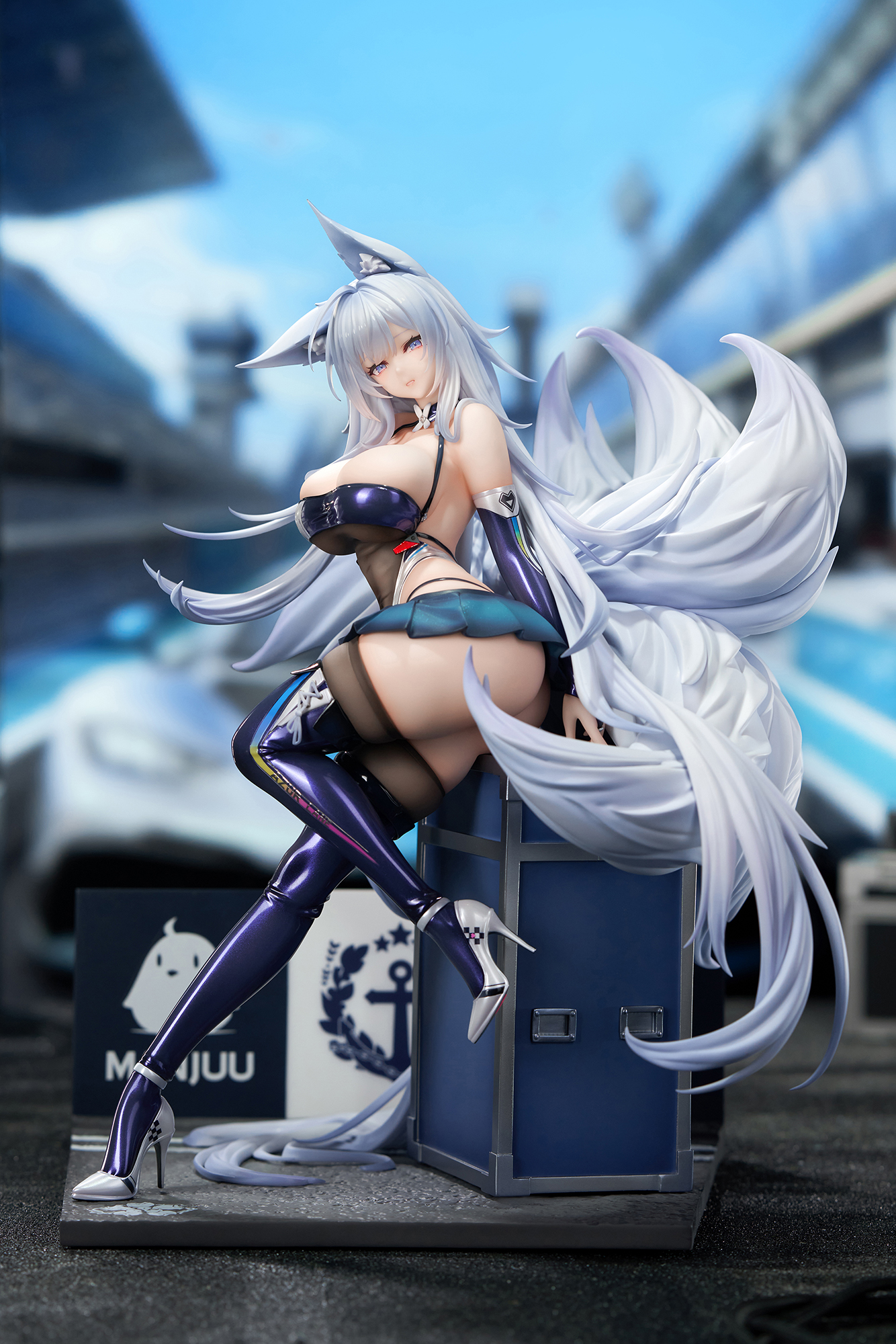 "Azur Lane" Shinano Moonlit Chrome Ver. Special Edition with LED Acrylic Display Case