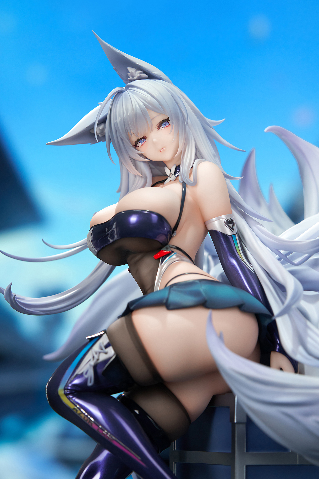 "Azur Lane" Shinano Moonlit Chrome Ver. Special Edition with LED Acrylic Display Case
