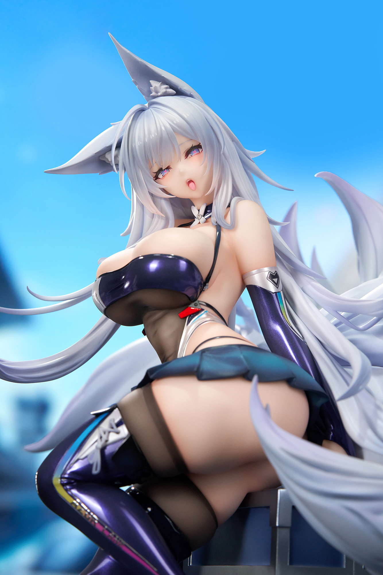 "Azur Lane" Shinano Moonlit Chrome Ver. Special Edition with LED Acrylic Display Case