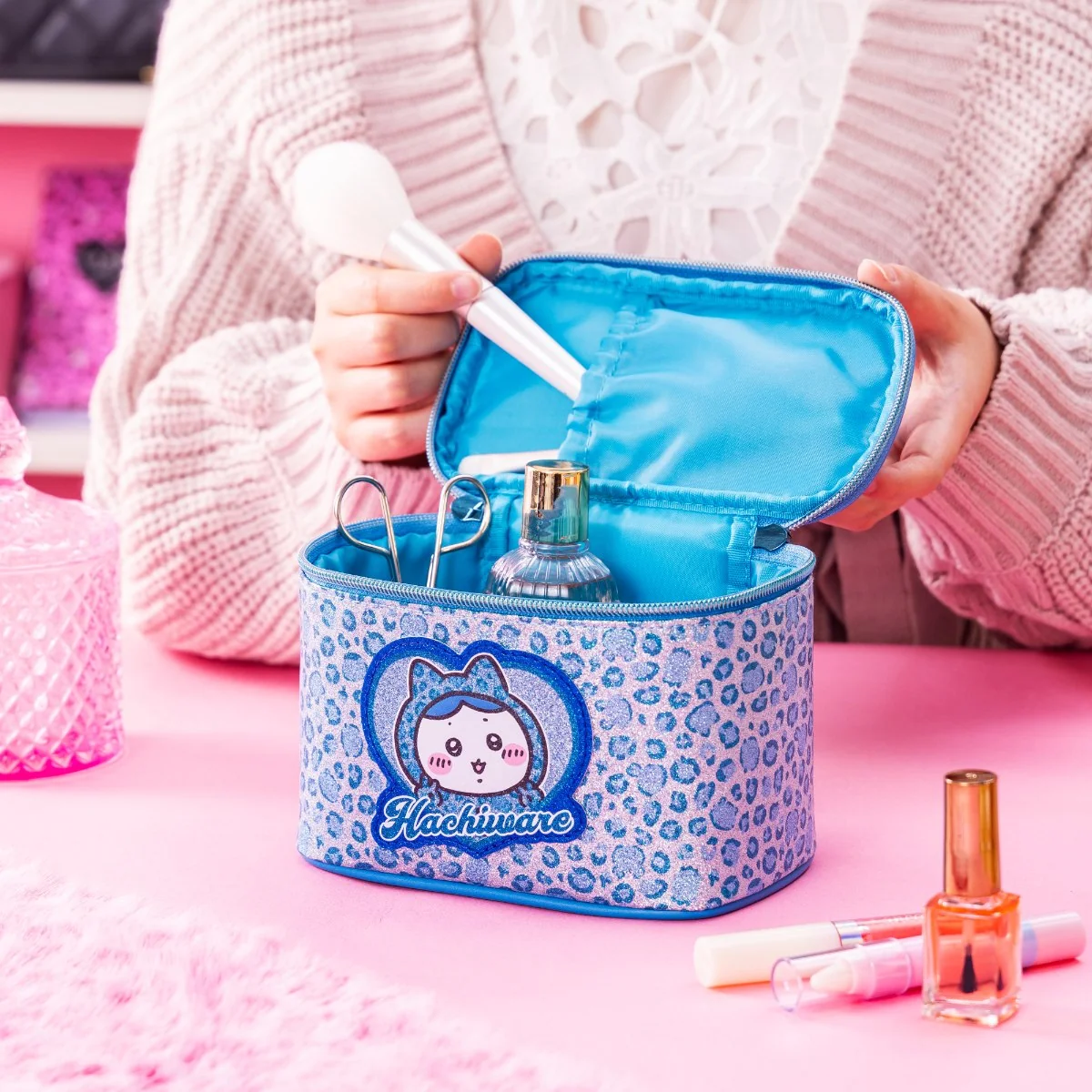 [Pre-order] Chiikawa Leopard Print Vanity Pouch - Chiikawa