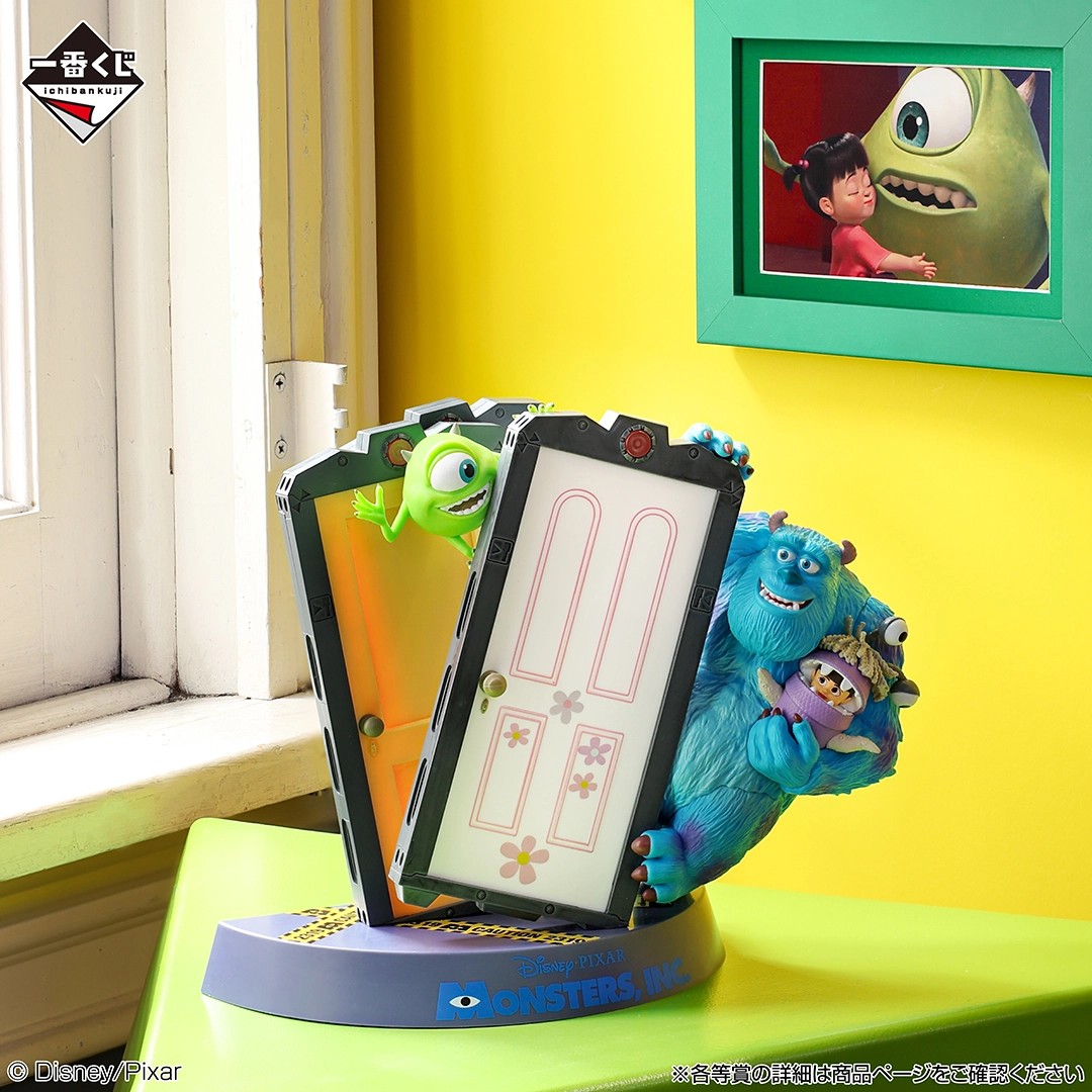 Ichiban Kuji Monsters, Inc. A prize figure of Sulley holding Boo beside Mike Wazowski and a row of colourful closet doors on a round blue base