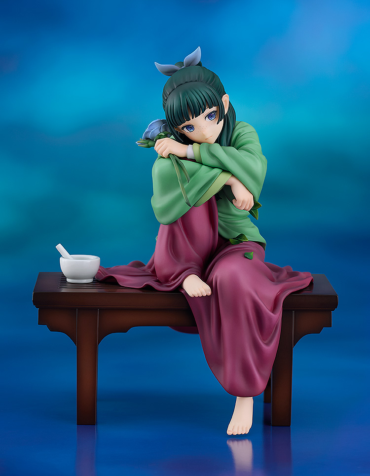 Full view of the Maomao figure seated on the dark wooden bench against a deep blue backdrop, her magenta skirt draped over the edge and bare feet showing