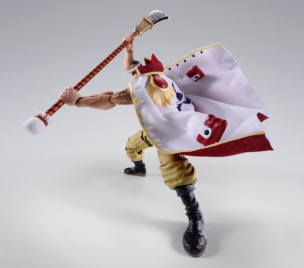 S.H.Figuarts Whitebeard in a dynamic pose swinging his bisento