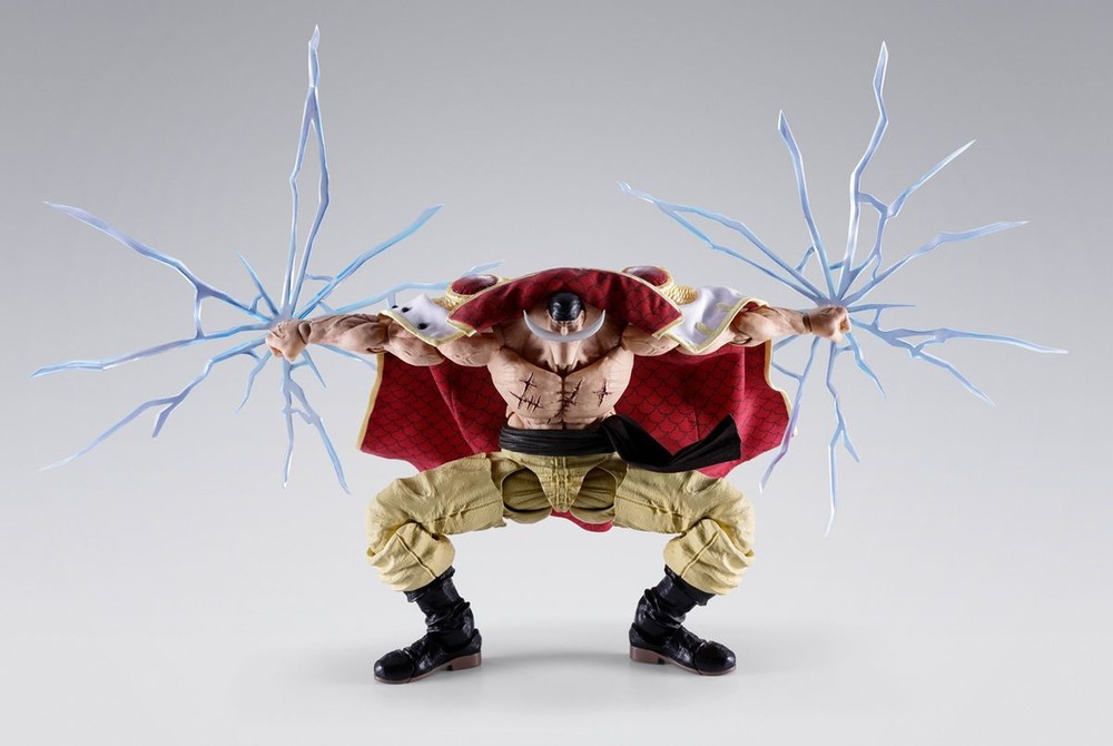 S.H.Figuarts Whitebeard crouching low as Gura Gura no Mi shockwave effects crack the air around him
