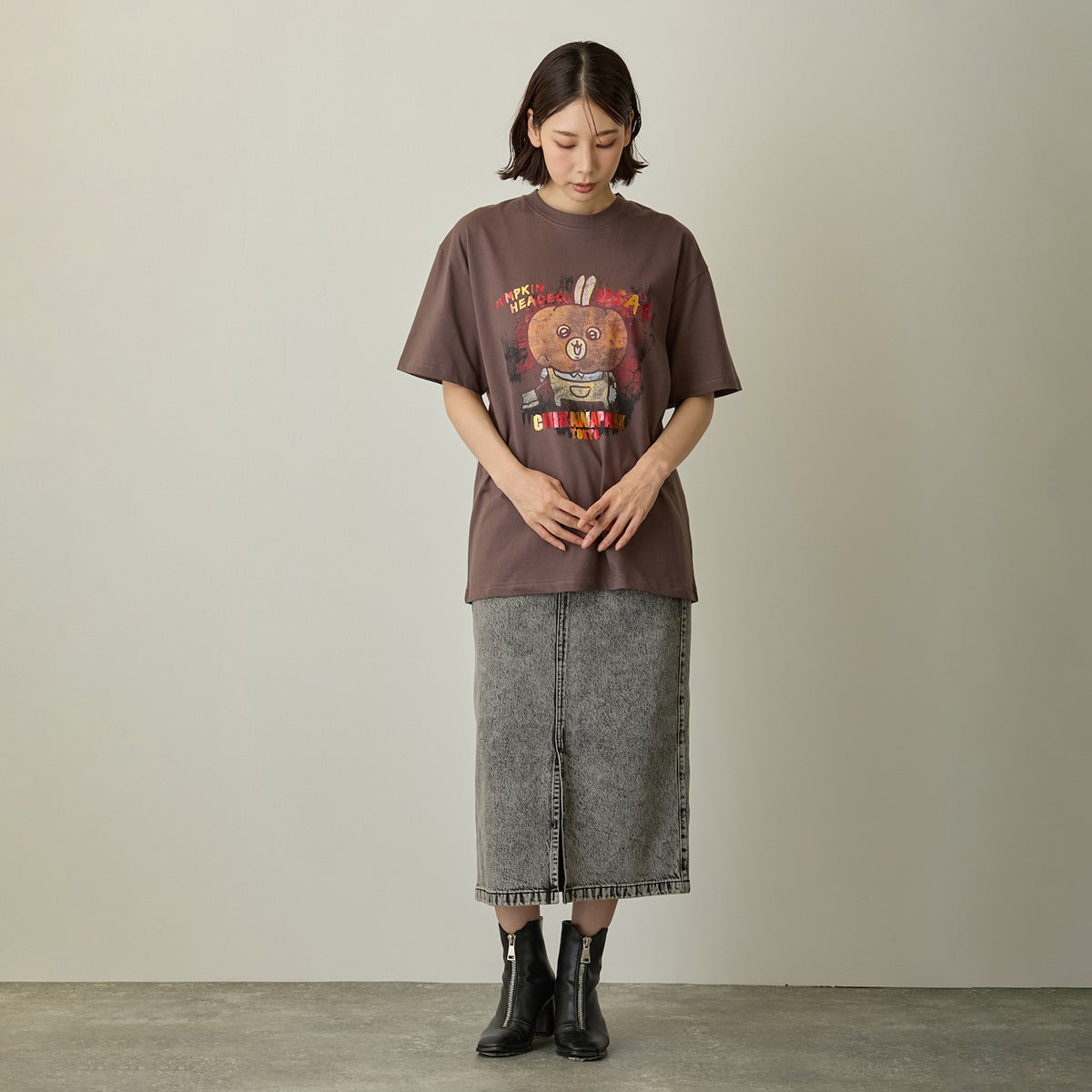 [Pre-order] Chiikawa Chiikawa Park T-shirt Pumpkin Usagi Charcoal