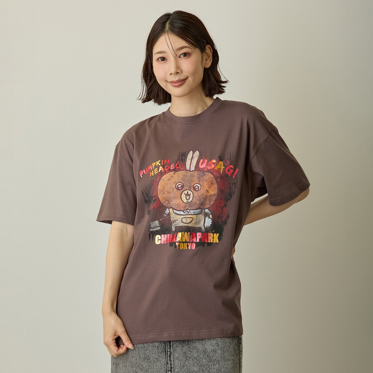 [Pre-order] Chiikawa Chiikawa Park T-shirt Pumpkin Usagi Charcoal