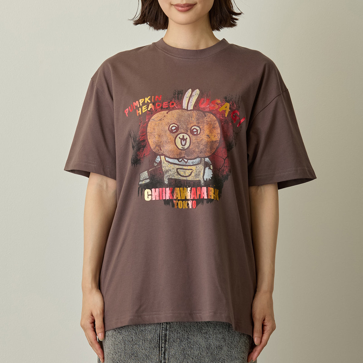 [Pre-order] Chiikawa Chiikawa Park T-shirt Pumpkin Usagi Charcoal
