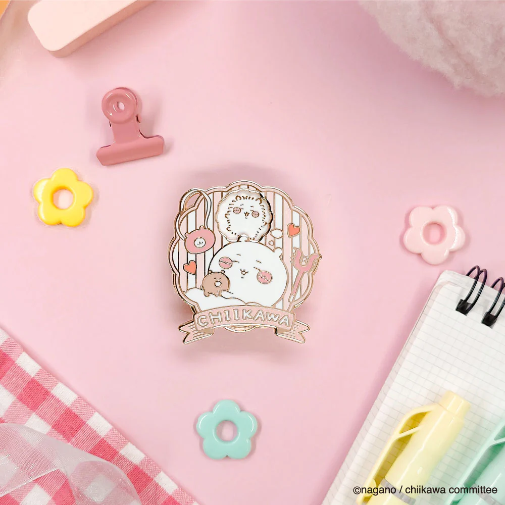 [Pre-order] "Chiikawa" Large Gimmick Pin Badge - Chiikawa