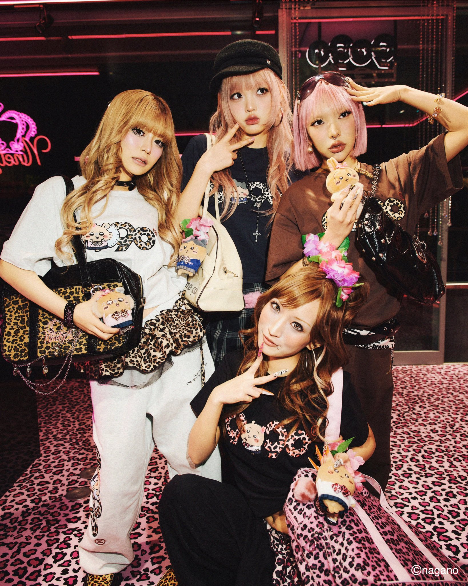 [Pre-order] 9090 × Chiikawa Gal NINETY 90 Logo Rubber Keychain - Momonga