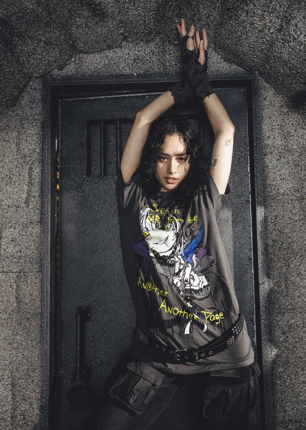 [Pre-order] OMOCAT x holoAdvent T-shirt - Shiori Novella