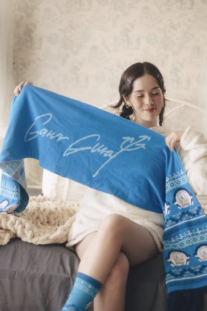 [Pre-order] OMOCAT x hololive English -Myth- Gawr Gura - Knit Scarf