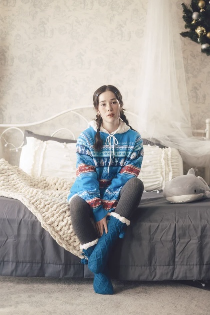 ]Pre-order] OMOCAT x hololive English -Myth- Gawr Gura - Knit Sweater