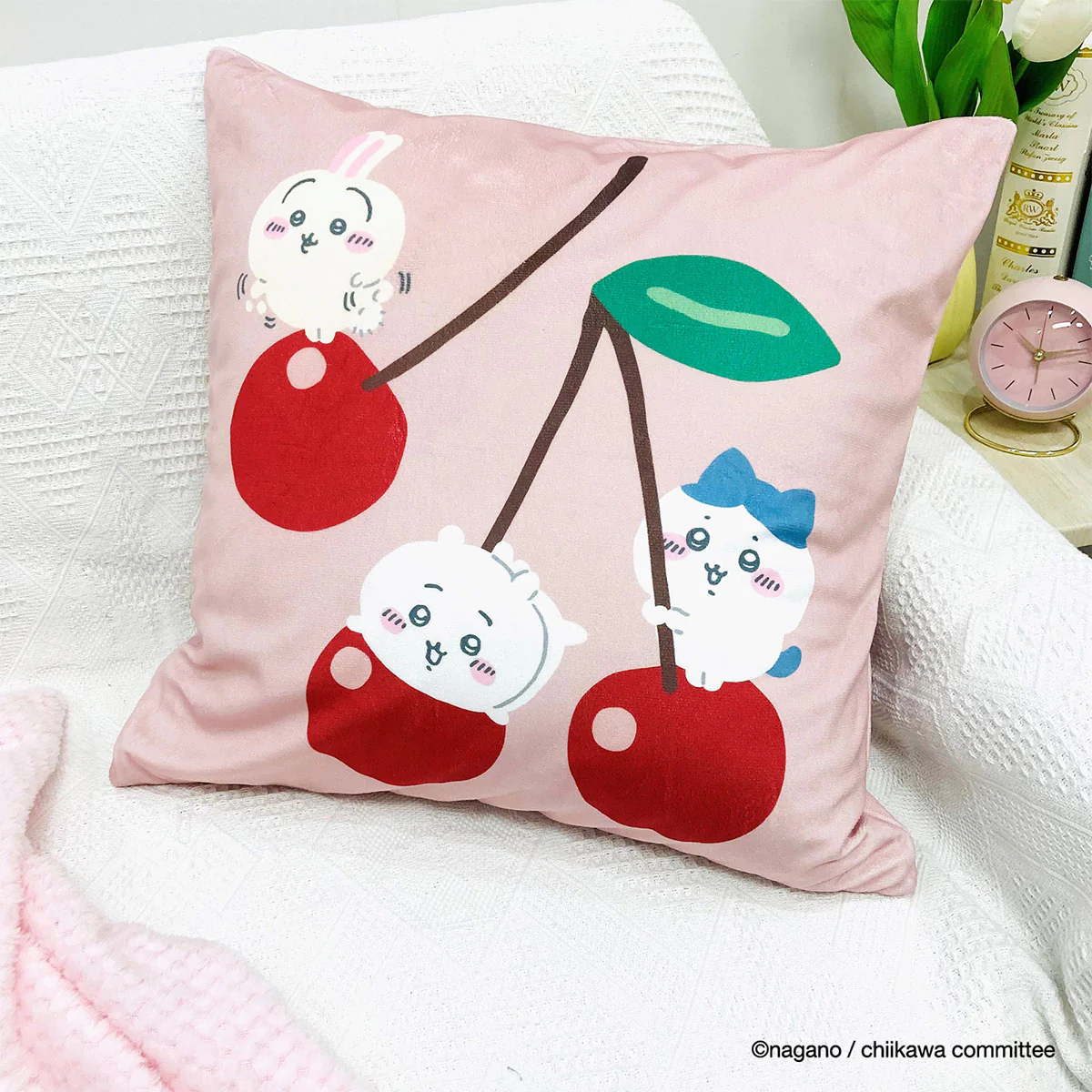 [Pre-order] "Chiikawa" Chiikawa cushion cover - everyone with cherries