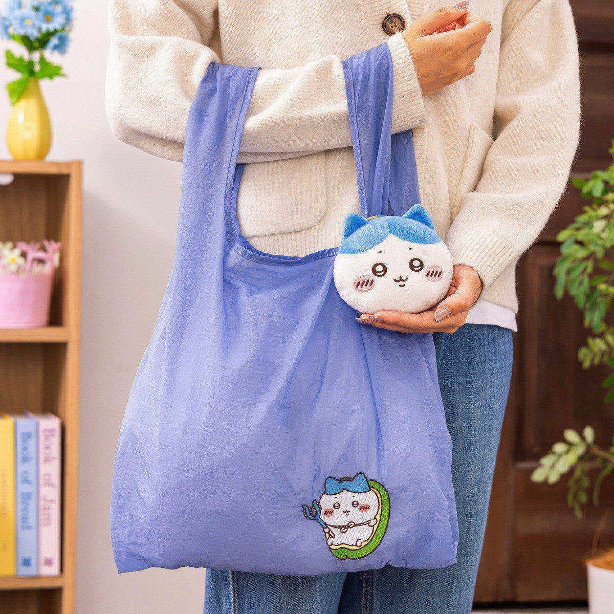 [Pre-order] "Chiikawa" Face Mascot with Eco Bag - Hachiware