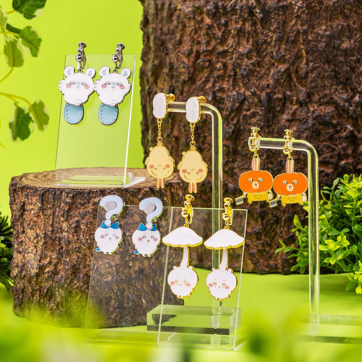 [In stock] "Chiikawa" Swinging  Earrings - Parasitized Chiikawa (Clip)