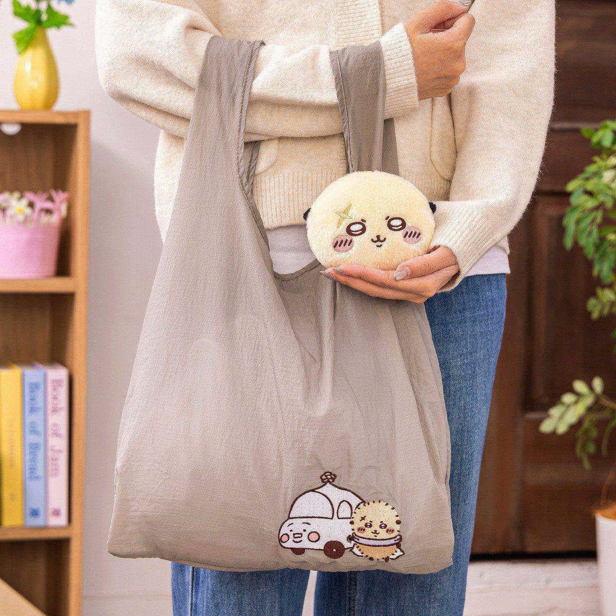 [Pre-order] "Chiikawa" Face Mascot with Eco Bag - Rakko