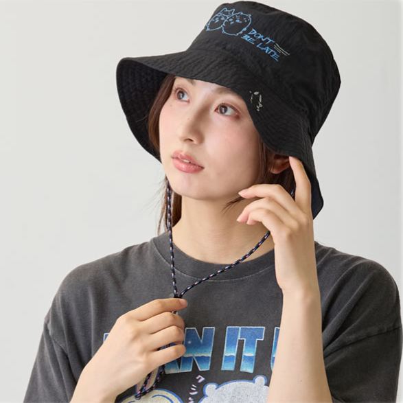 [Pre-order] "Chiikawa" Nylon Bucket Hat - Don't be late - Black