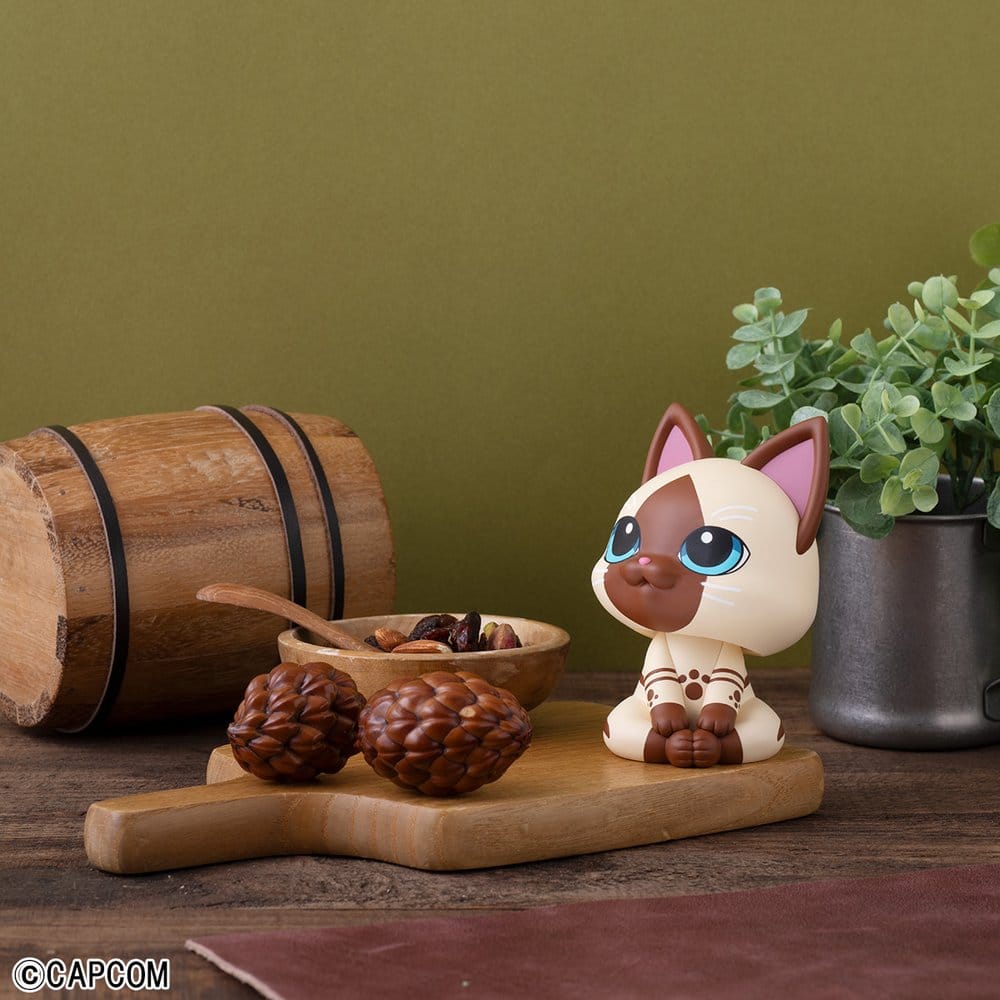 Monster Hunter Look Up PVC Figure Airou 11 cm (with gift)