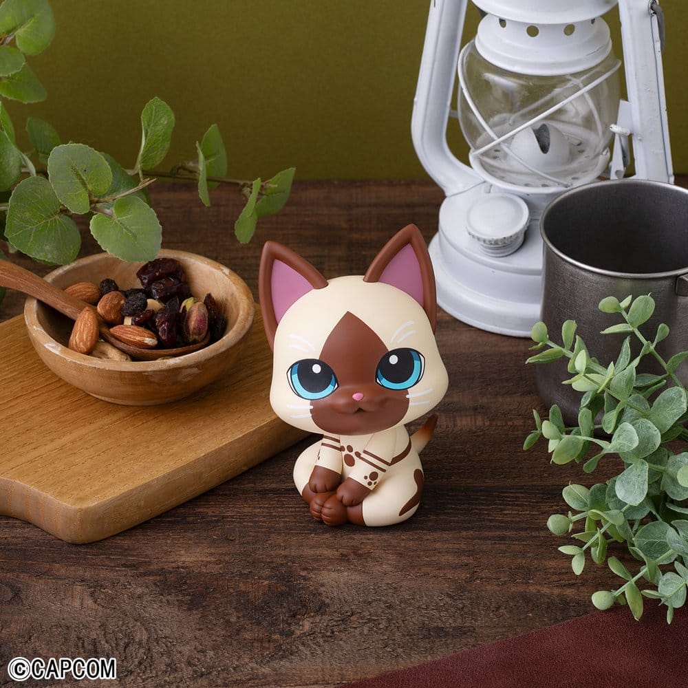 Monster Hunter Look Up PVC Figure Airou 11 cm (with gift)