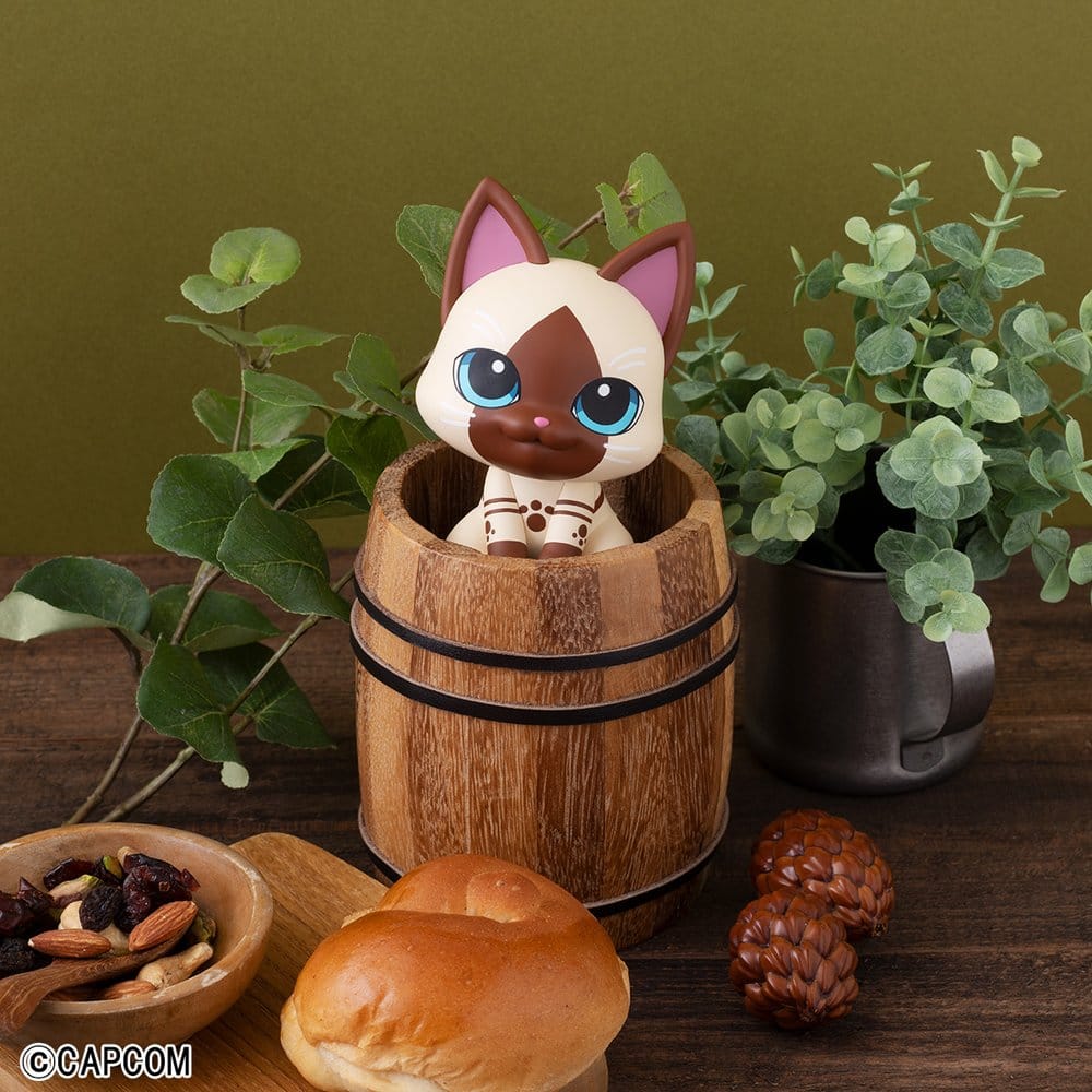 Monster Hunter Look Up PVC Figure Airou 11 cm (with gift)