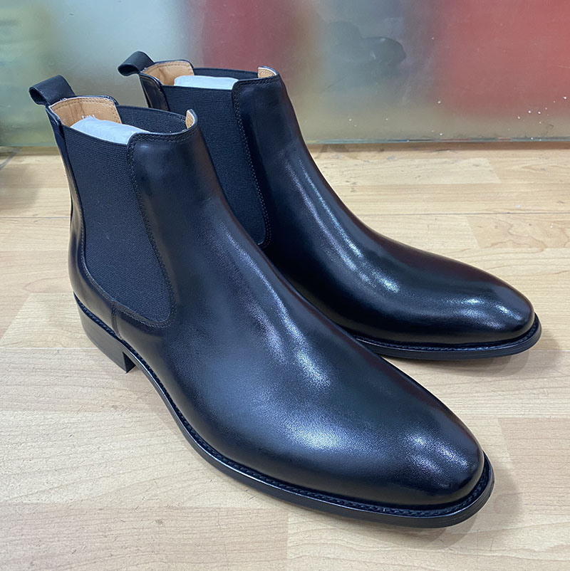 Men's classic Chelsea boots
