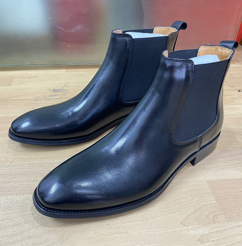 Men's classic Chelsea boots