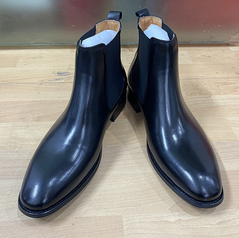 Men's classic Chelsea boots