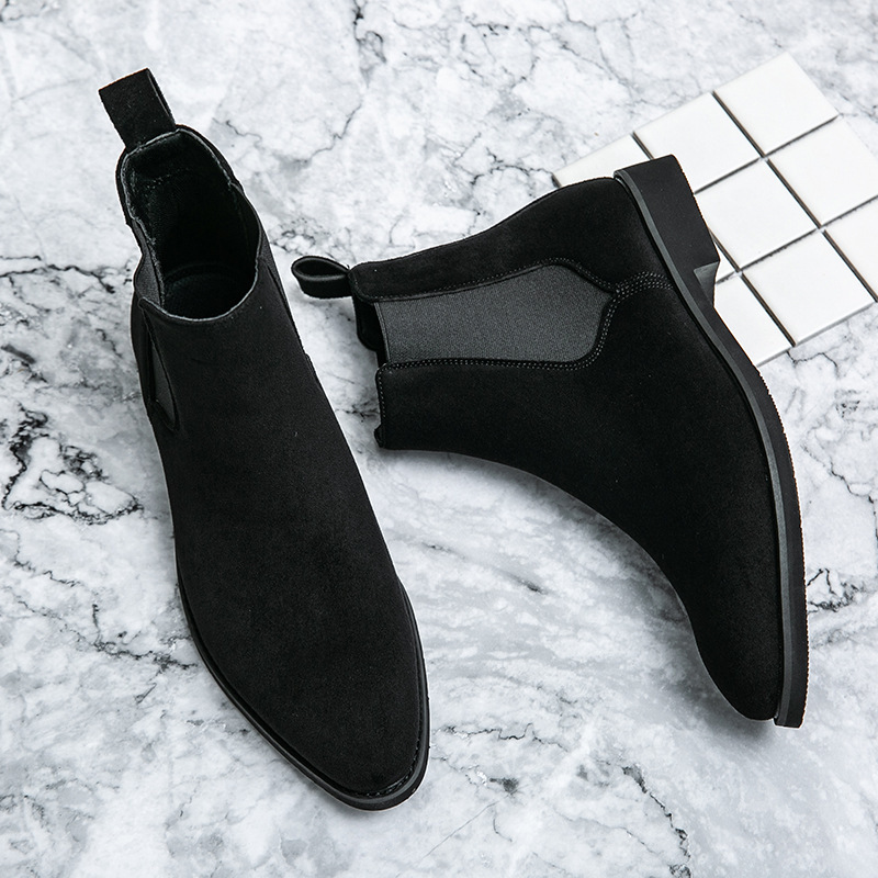 Casual and versatile Chelsea boots