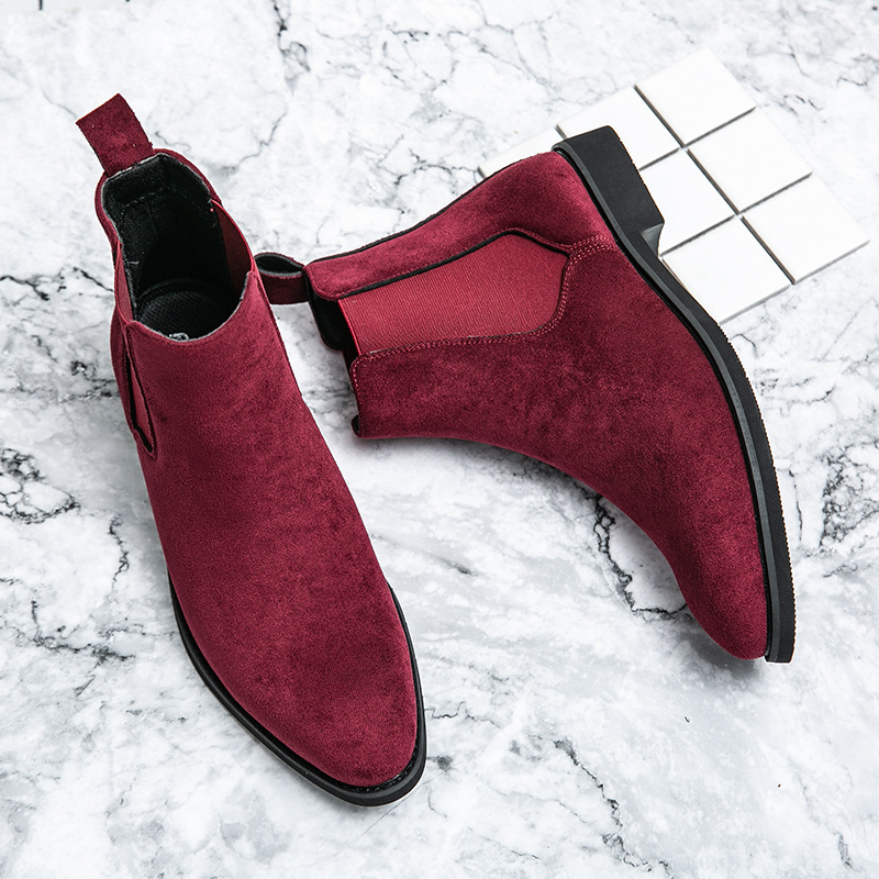 Casual and versatile Chelsea boots