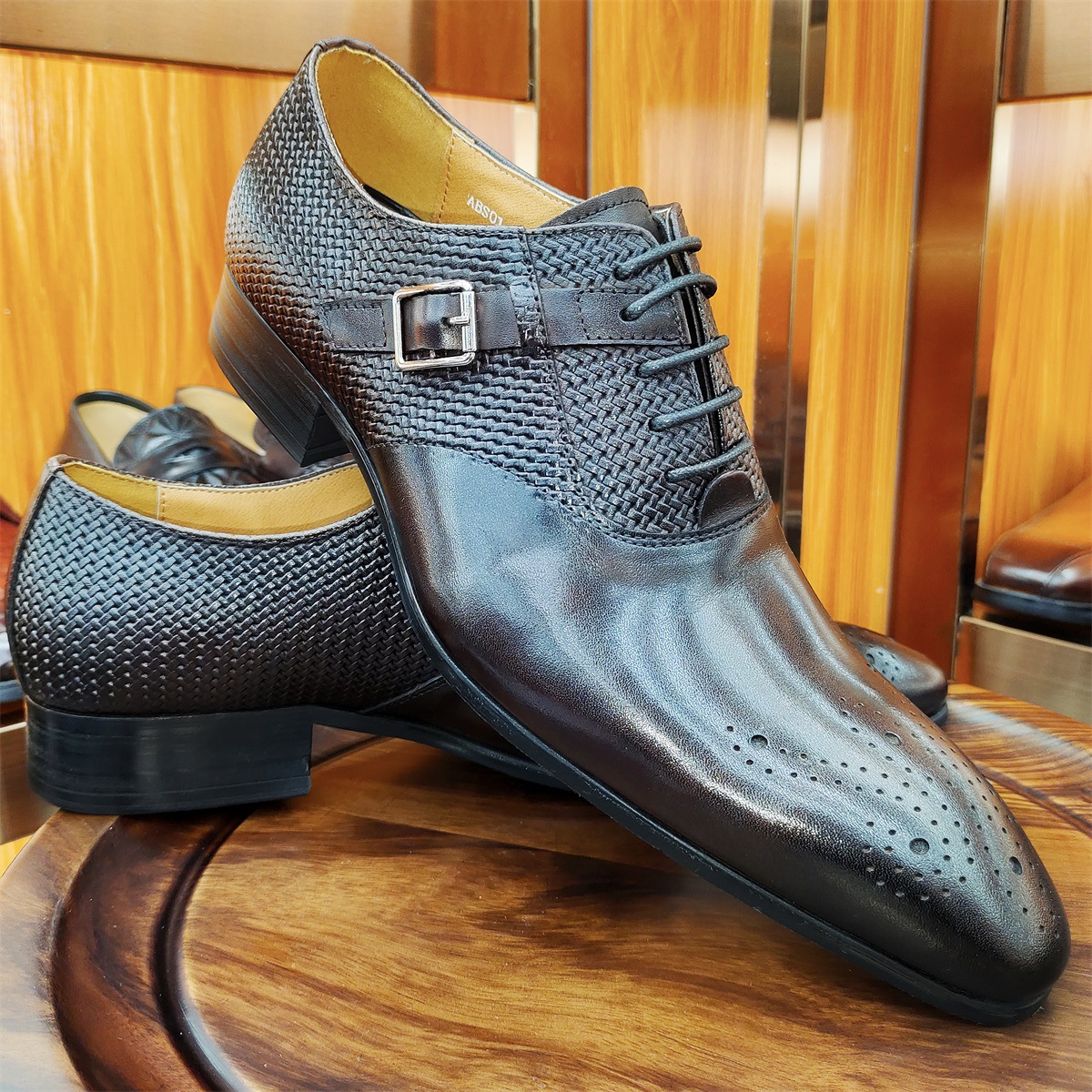 Men's Summer Genuine Leather Lace-Up Metal Buckle Brogue Oxford Shoes