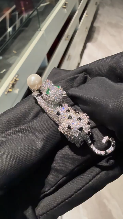 Men's High-Fashion Suit Boutonnière Accessory