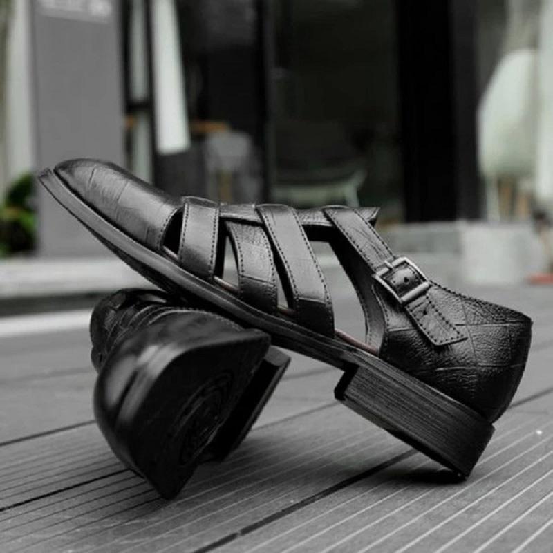 Retro Crocodile Pattern Leather Sandals