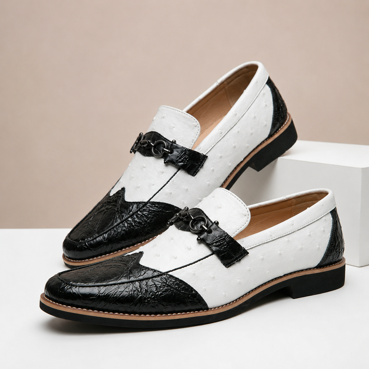 Vintage Pattern Metal Buckle Men Slip On Loafers