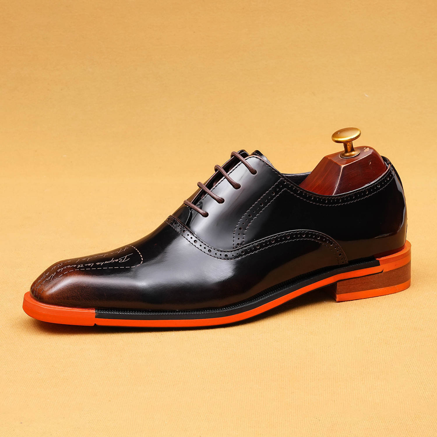 Men's Genuine Leather Letter-Printed Brogued Oxford Shoes