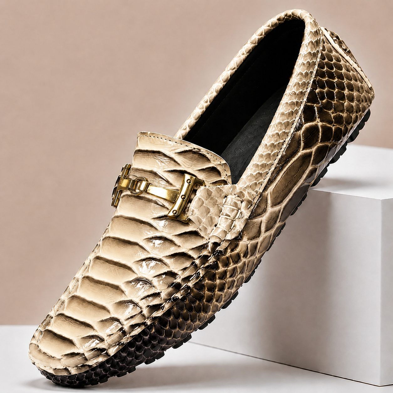 Gradient Snake Print Men Slip-on Driving Loafers with Metal Buckle