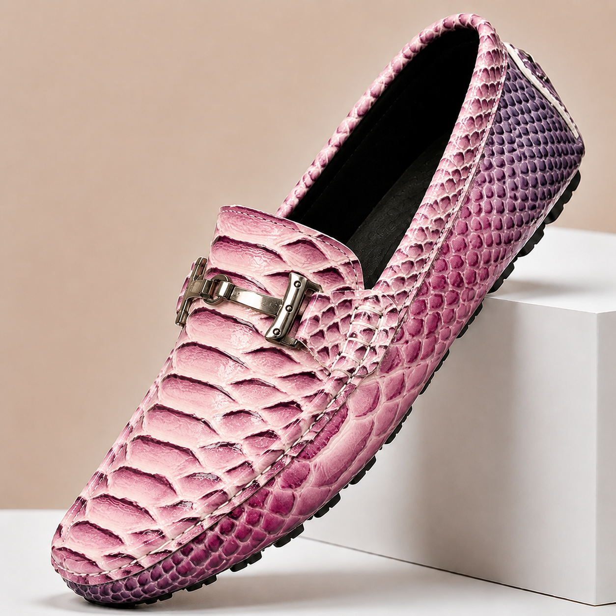 Gradient Snake Print Men Slip-on Driving Loafers with Metal Buckle
