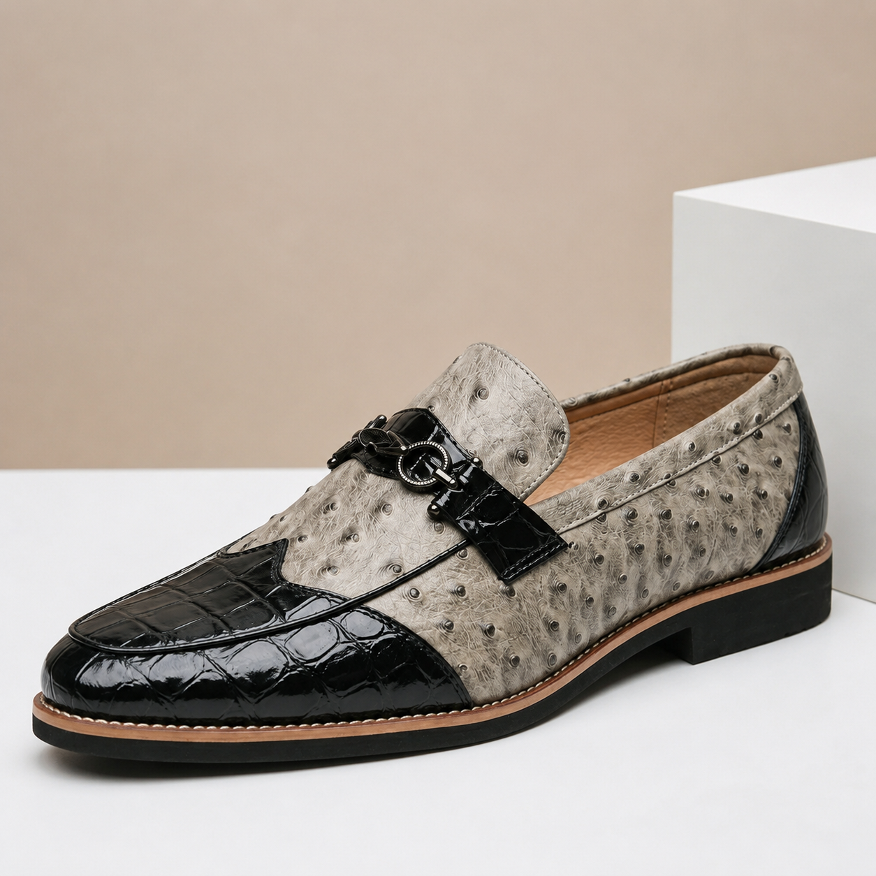 Vintage Pattern Metal Buckle Men Slip On Loafers