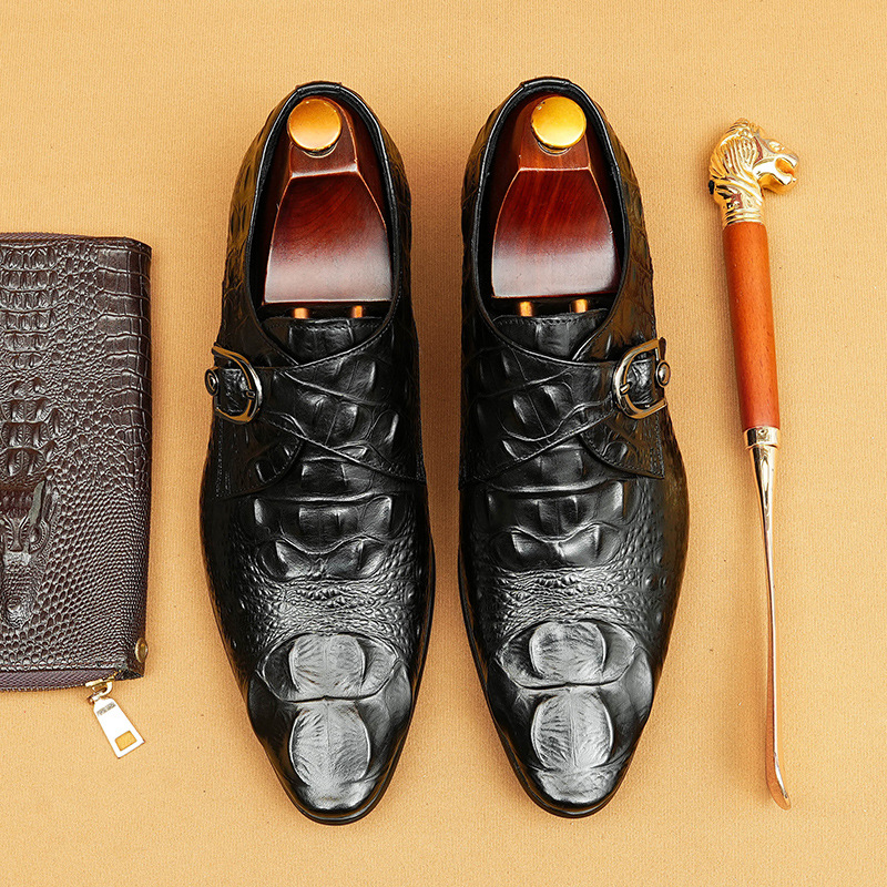 Crocodile-patterned men's leather shoes